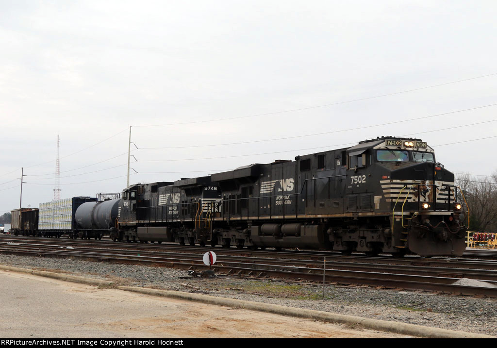 NS 7502 works the yard (possibly train E2T)